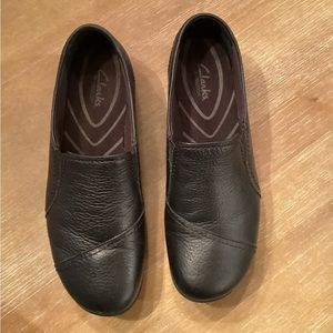 Clarks Women’s In-Motion Kick Leather Closed Toe Slip On Loafers Size 10M